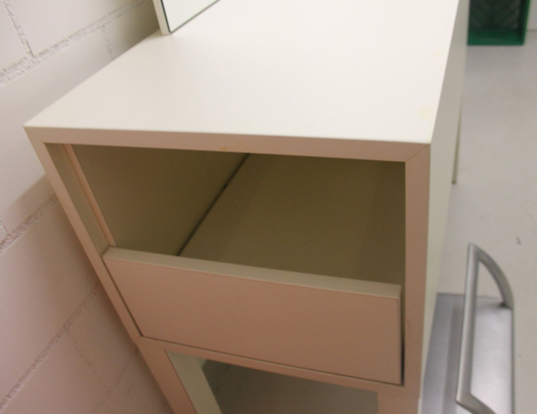 Schminktische: Frisier- / Schminktisch mit Spiegelaufsatz – Gebraucht aus Schaan von antikes_und_kurioses 9