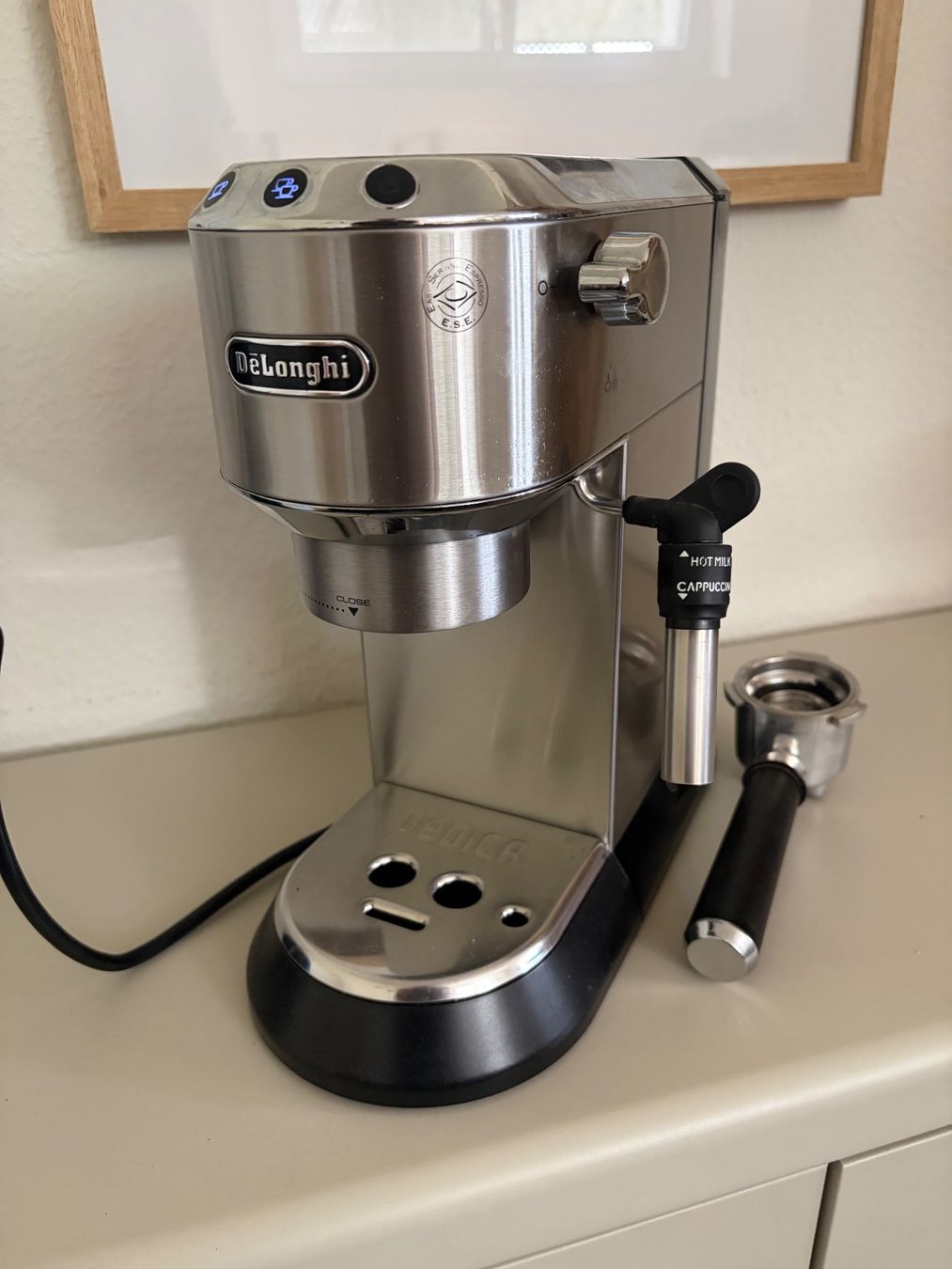 De'Longhi Machines à café & Machines à expresso: De'Longhi Dedica Coffee Machine – D'occasion à Riehen par ian_zl6t 3