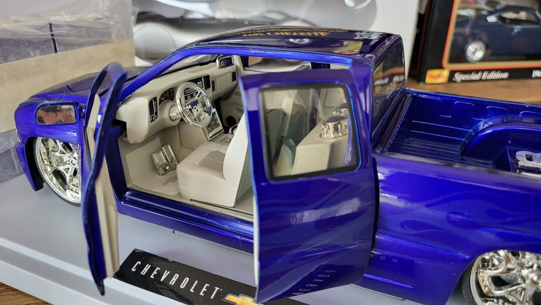 Modellautos: Chevrolet Silverado 1:18 DUB City – Gebraucht aus Rothrist von Juana5 3