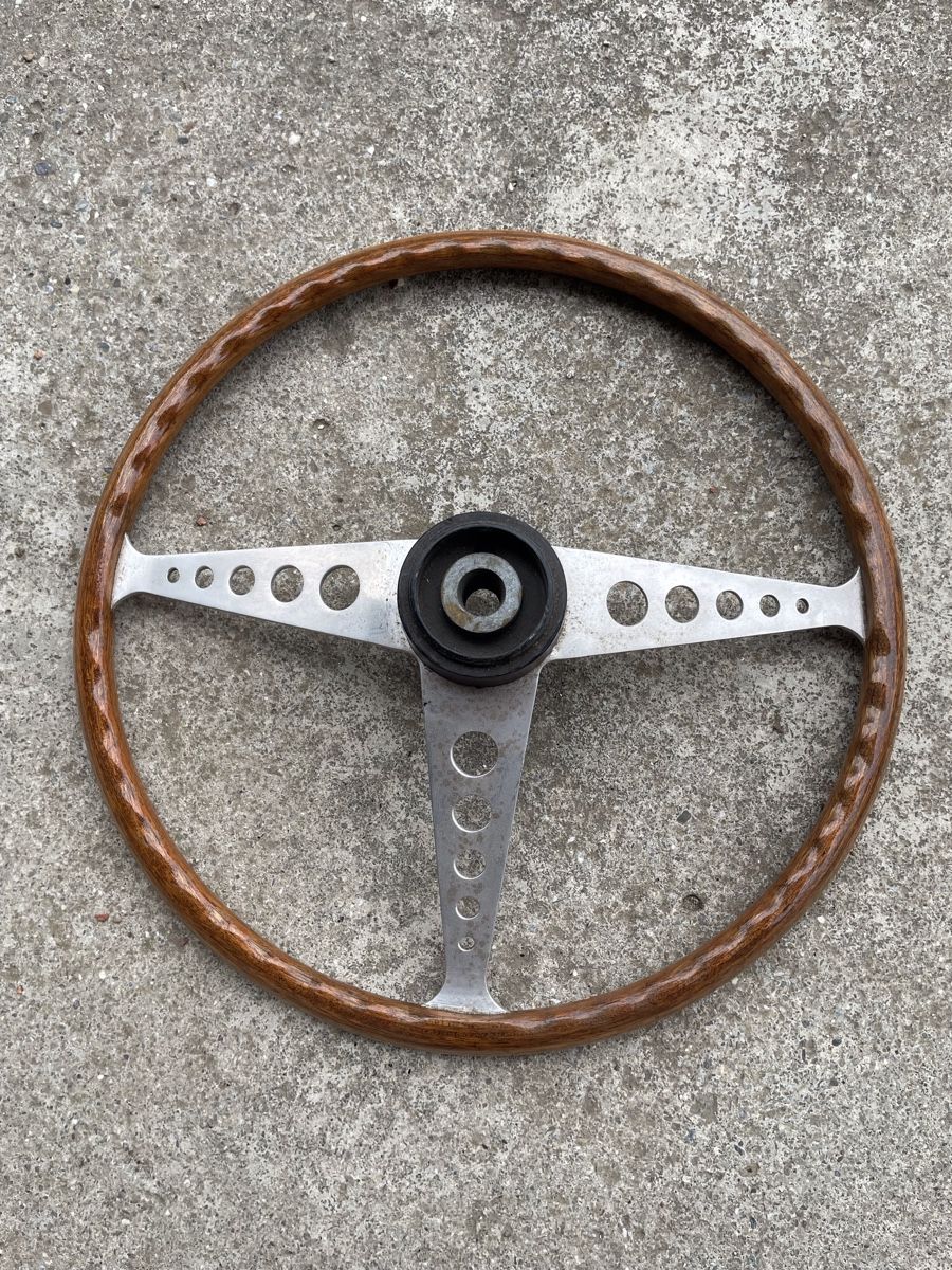 Tutti pezzi di ricambio auto: Volants en bois Oldtimer  – Usato da Chesalles sur Oron venduto da cajealti 2