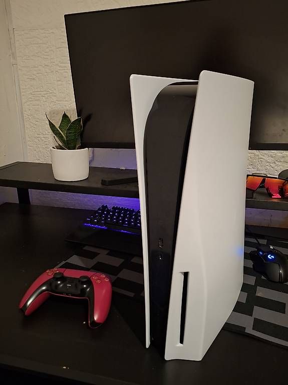 Sony Console: Ps5 avec lecteur de disque + 1 manette – Nuovo (secondo la descrizione) da Rolle venduto da mic_gr2s 1