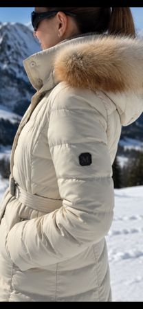 Max Mara Weekend – elegante Daunenjacke mit Echtpelz .Gr.S