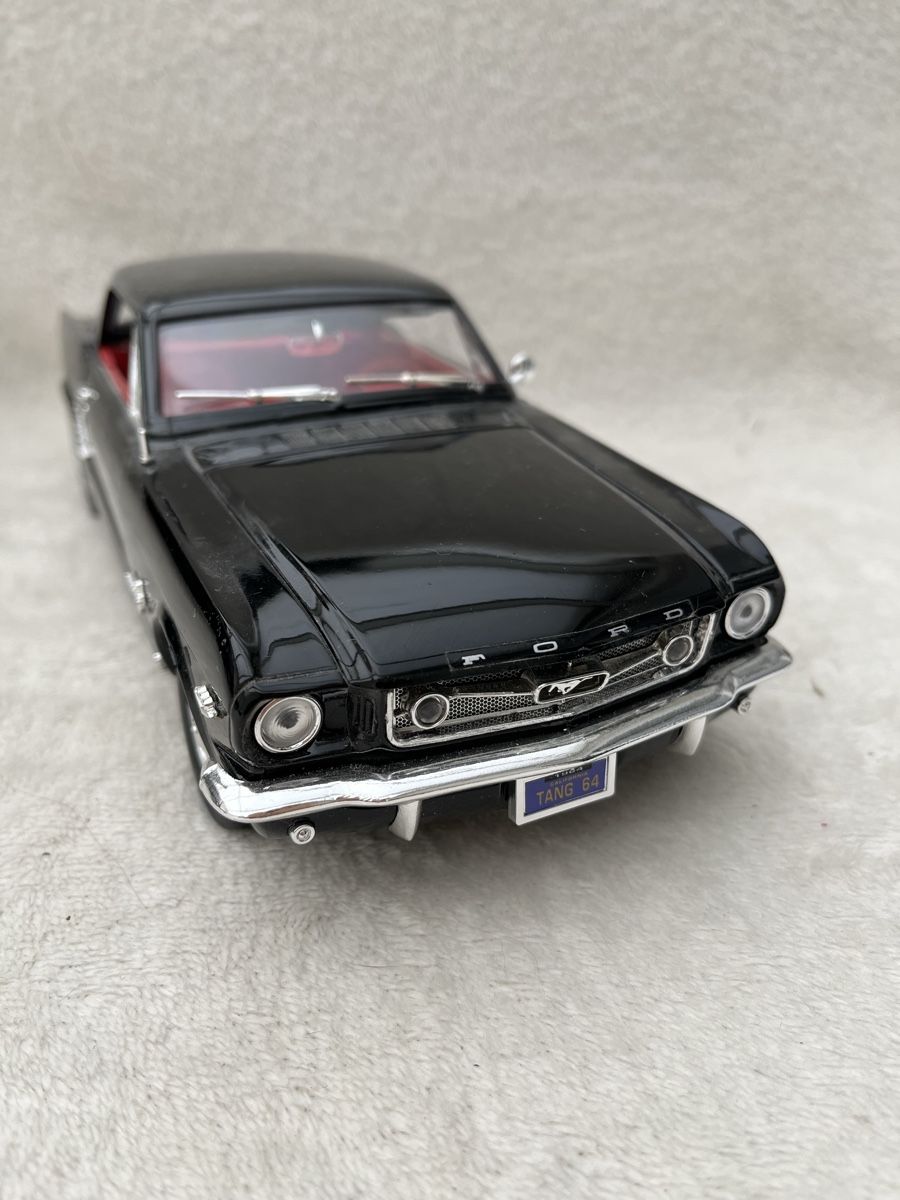 Ford Modellini d'auto: Ford Mustang 1964 – Nuovo e nell'imballaggio originale da Oberweningen venduto da mer_2yn9
