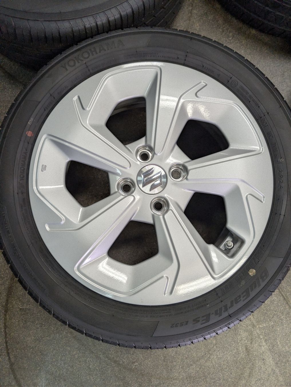 Felgen: Suzuki Felgen  – Neu und originalverpackt aus Dürrenäsch von Pneu-Idris 2