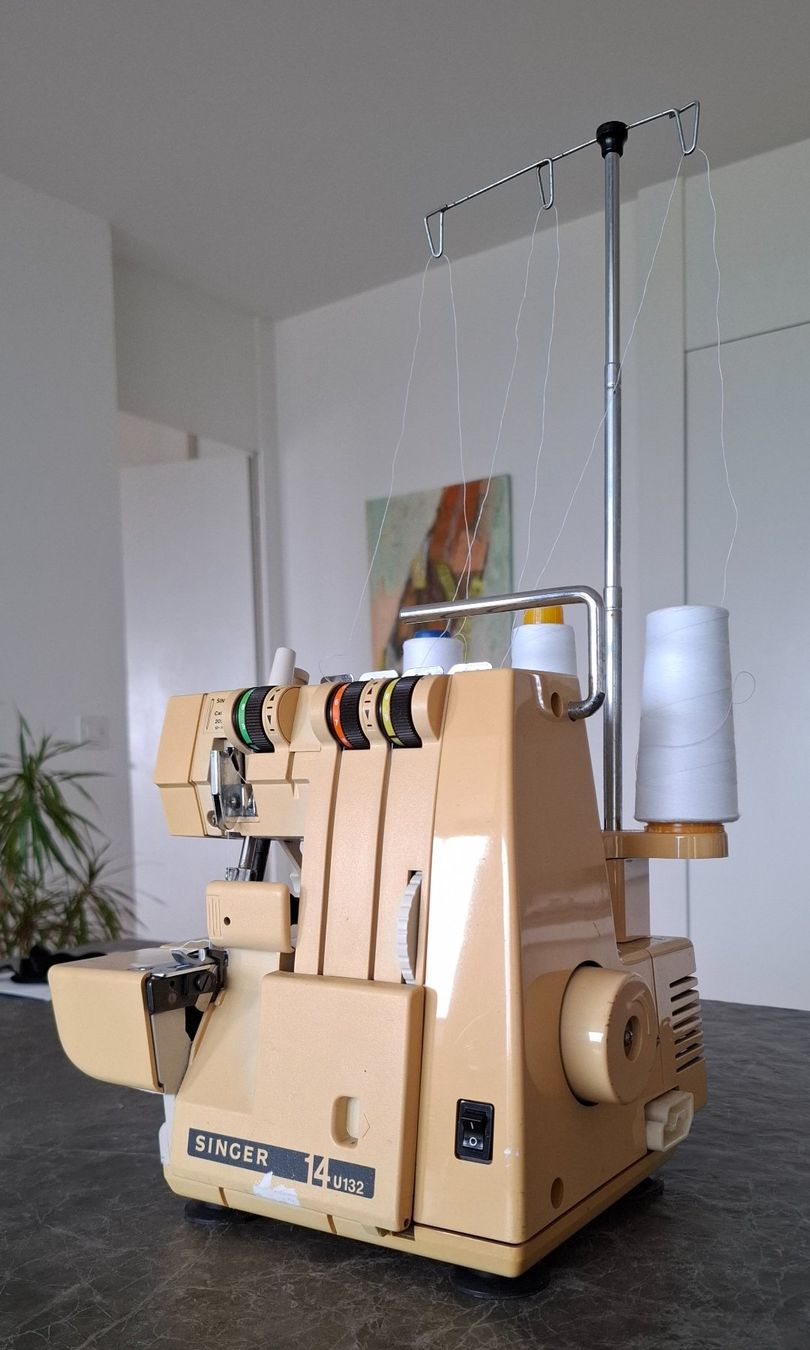Singer Macchine da cucire: Singer Overlockmaschine – Usato da Hausen am Albis venduto da ann_2kkx 1