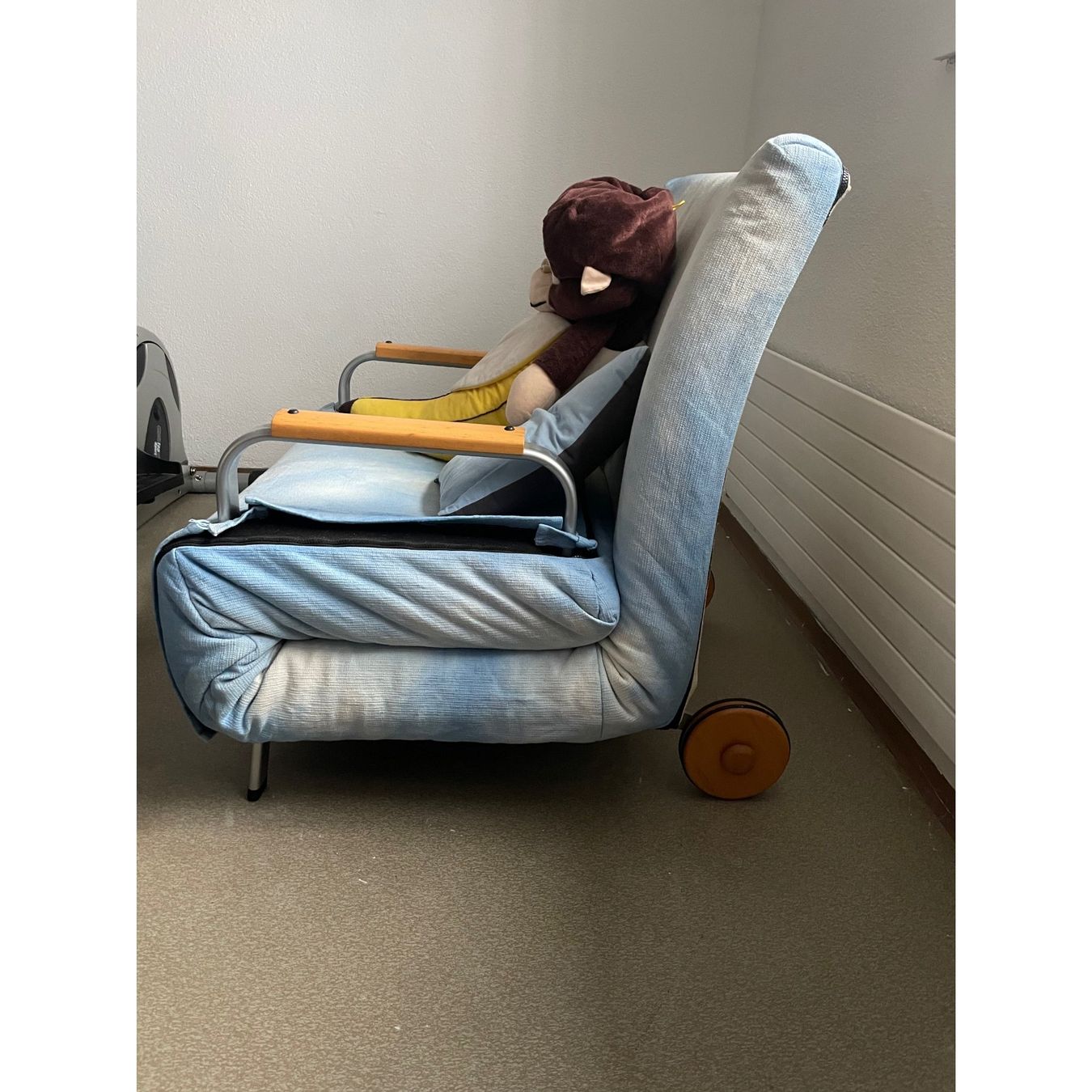 Poltrone: Chill-Sessel massiv auf Rädern wird einfach zu Bett-waschbar – Usato da Amriswil venduto da fit8580 2