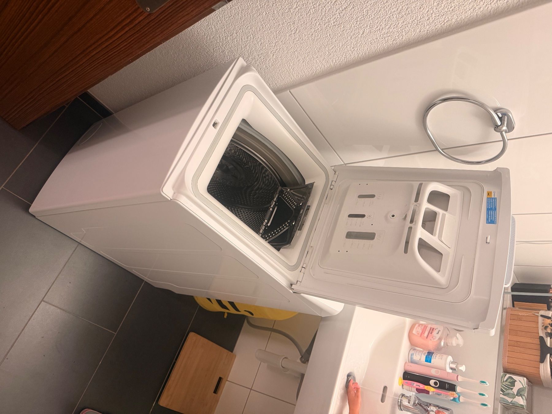 Machines à laver: Waschmaschine Indesit – D'occasion à Bettwiesen par dam_l2rd