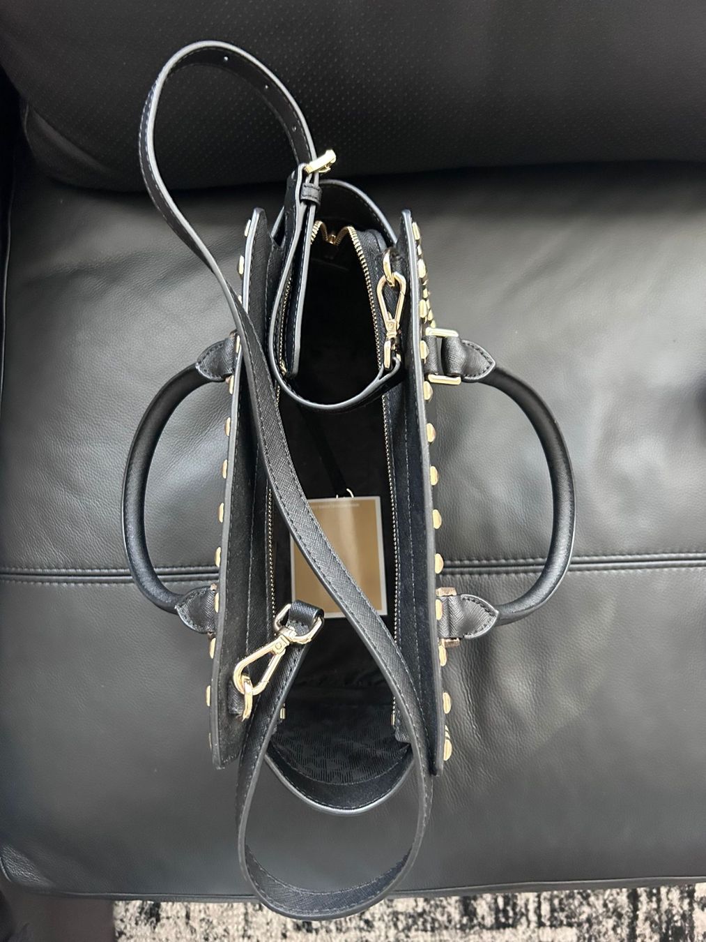 Michael Kors Taschen für Damen: Michael Kors - Handtasche schwarz mit Gold – Gebraucht aus Sirnach von henkles 3