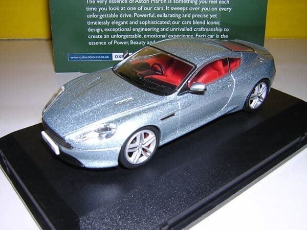Aston Martin Modellini d'auto: Aston Martin DB9 Phase III 2012-2015 silber met.     1:43 – Nuovo e nell'imballaggio originale da Gerlafingen venduto da espero88 8