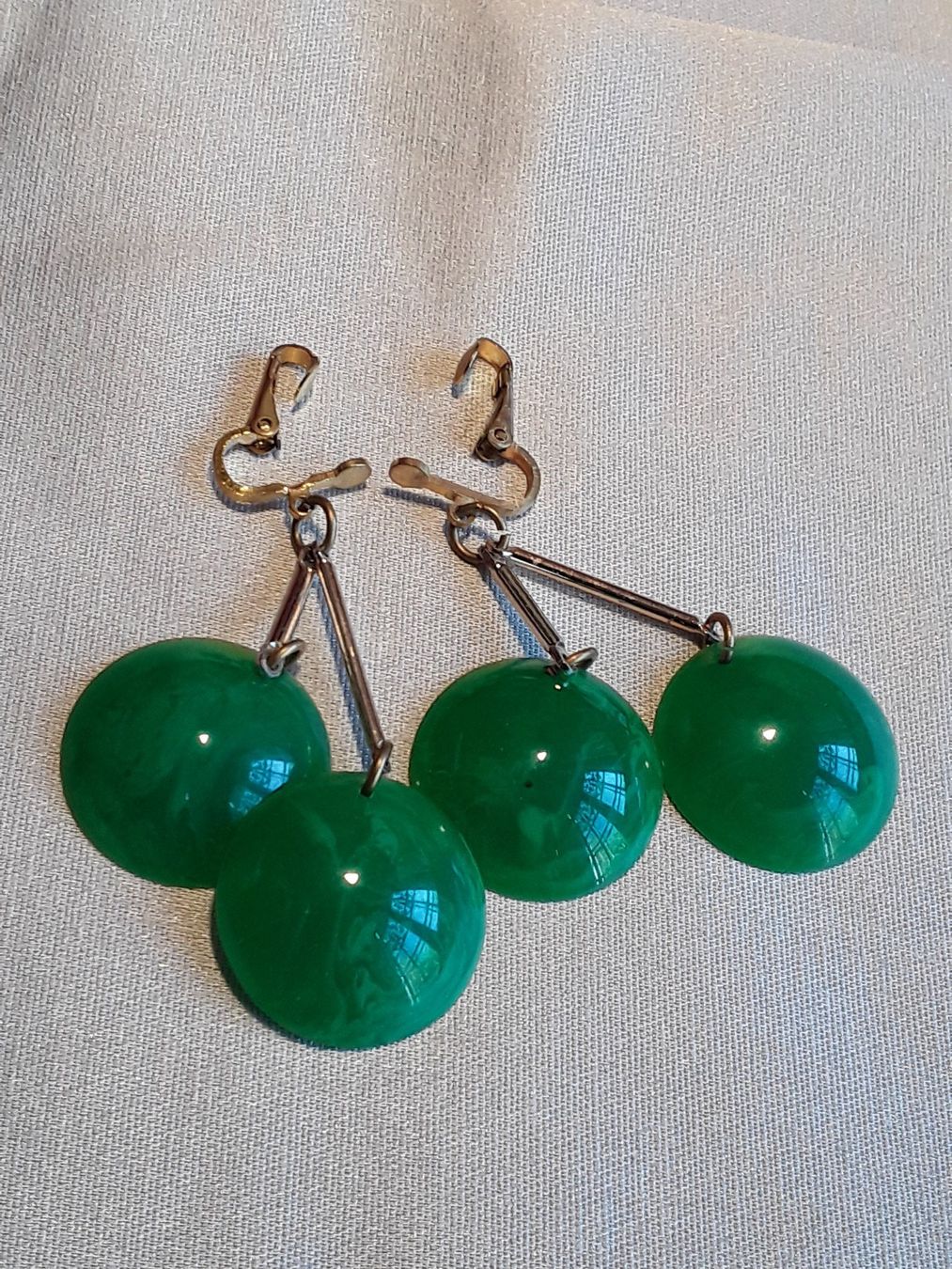 Orecchini pendenti & Orecchini a lobo: Vintage extravagante grüne Ohrclips – Usato da Zürich venduto da helsan