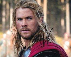CHRIS HEMSWORTH - *THOR* handsigniert (20 x 25 cm) mit COA