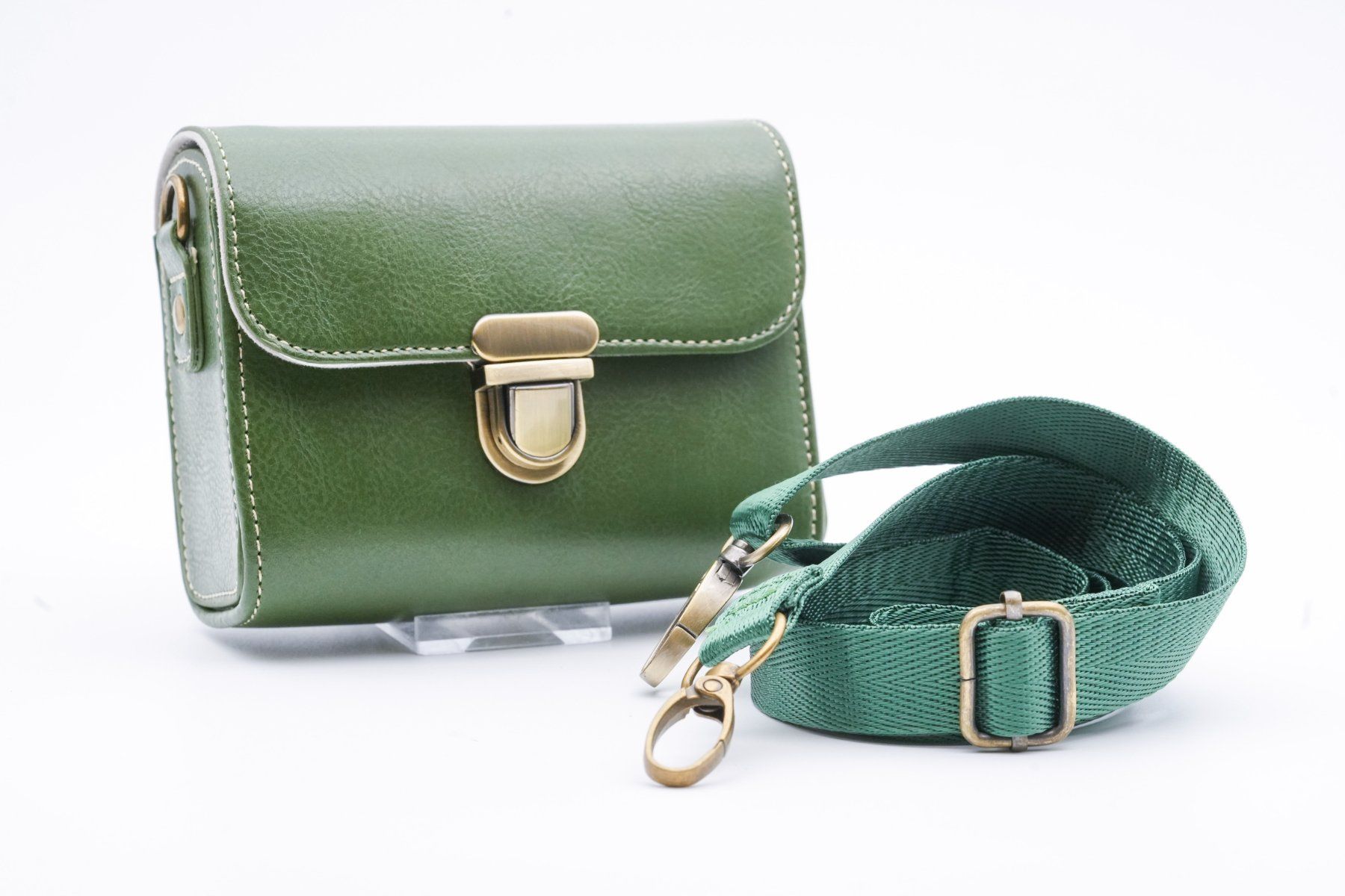 Kamera: Grüne Ledertasche – Gebraucht aus Bern von Shutter-Palace