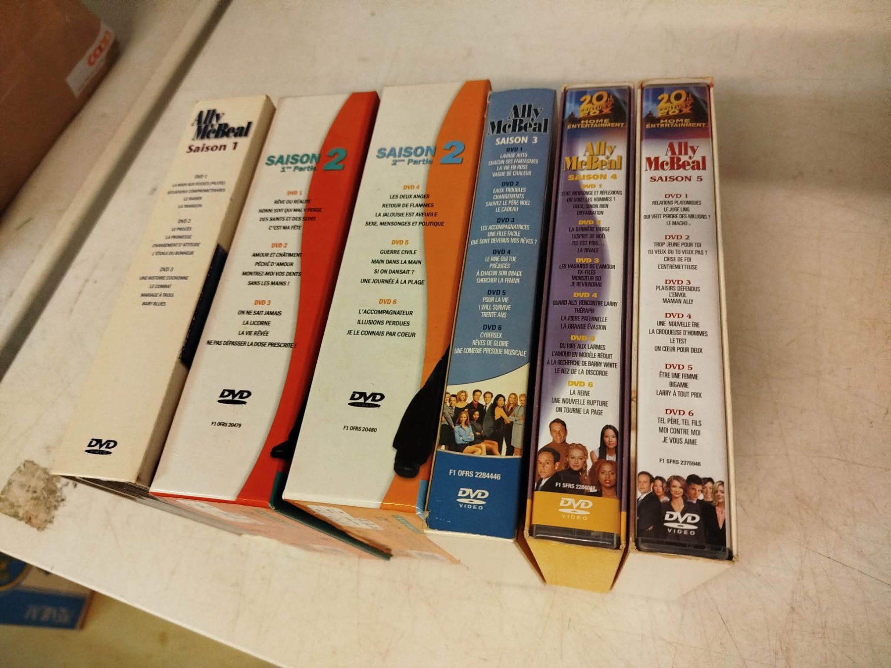 Tutti i DVDs: DVD  ALLY MCBEAL – Usato da La Chaux-de-Fonds venduto da Emmaus2300CDF 1