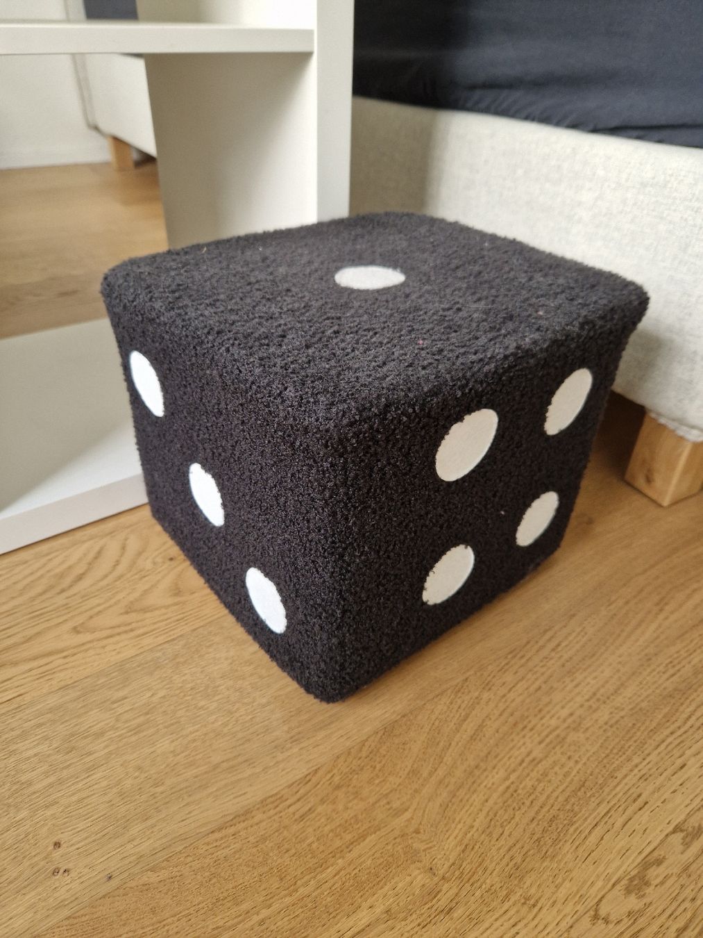 Sgabelli: Sitzhocker Würfel Design 25x25 – Usato da Zürich venduto da zvr_8cw6 1
