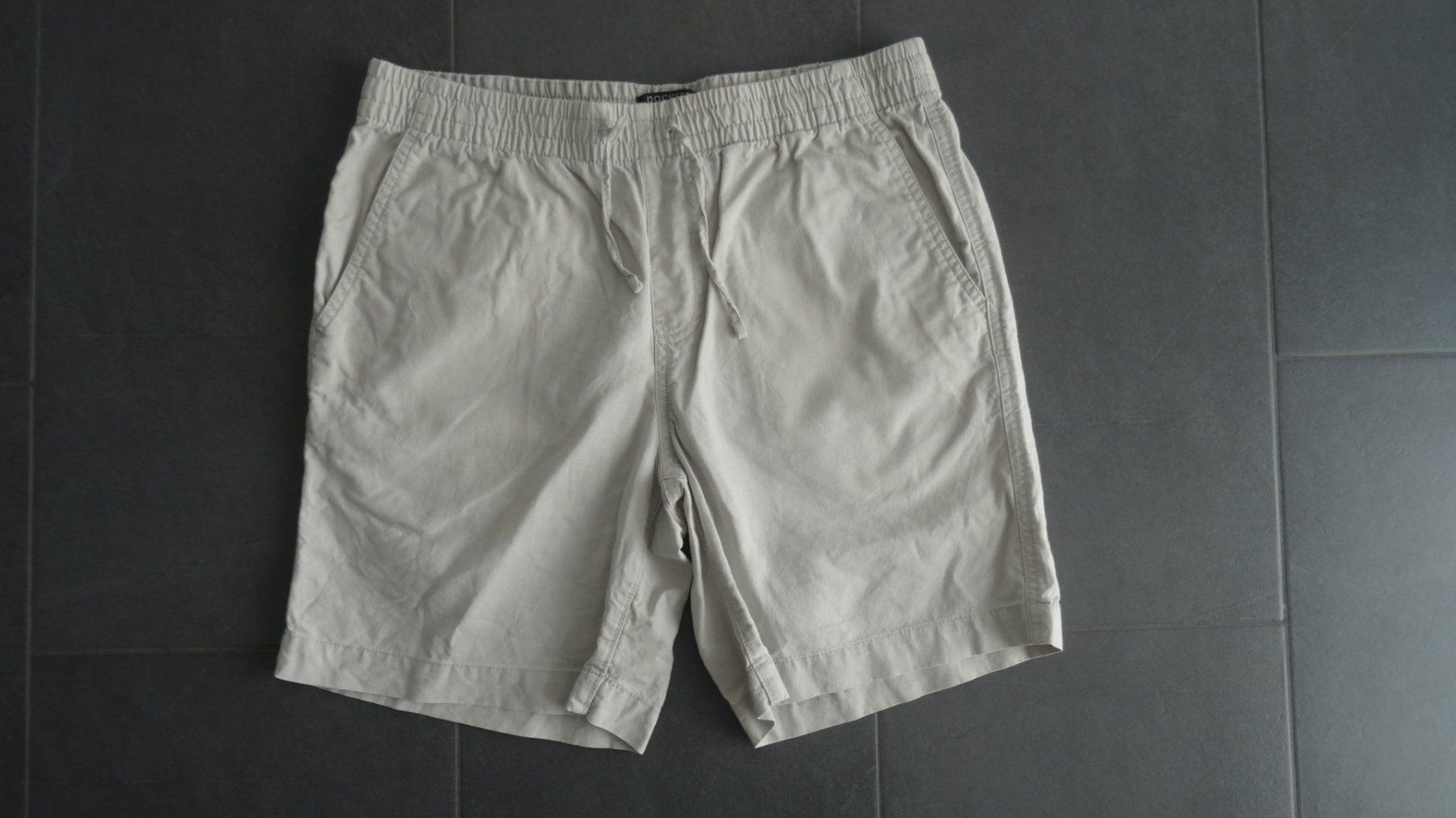 Pantaloni: Dockers Shorts, Gr. M, beige – Usato da Beinwil am See venduto da den_p9db