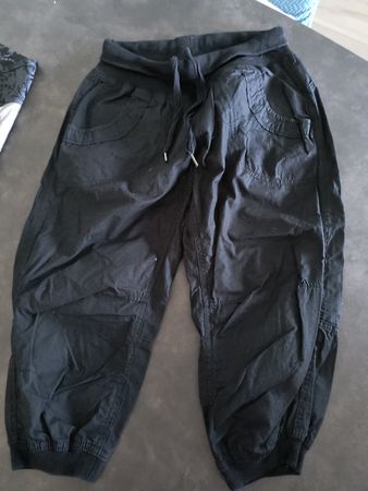 Schwarze cullote/Caprihose, Gr. XS, leicht und luftig 