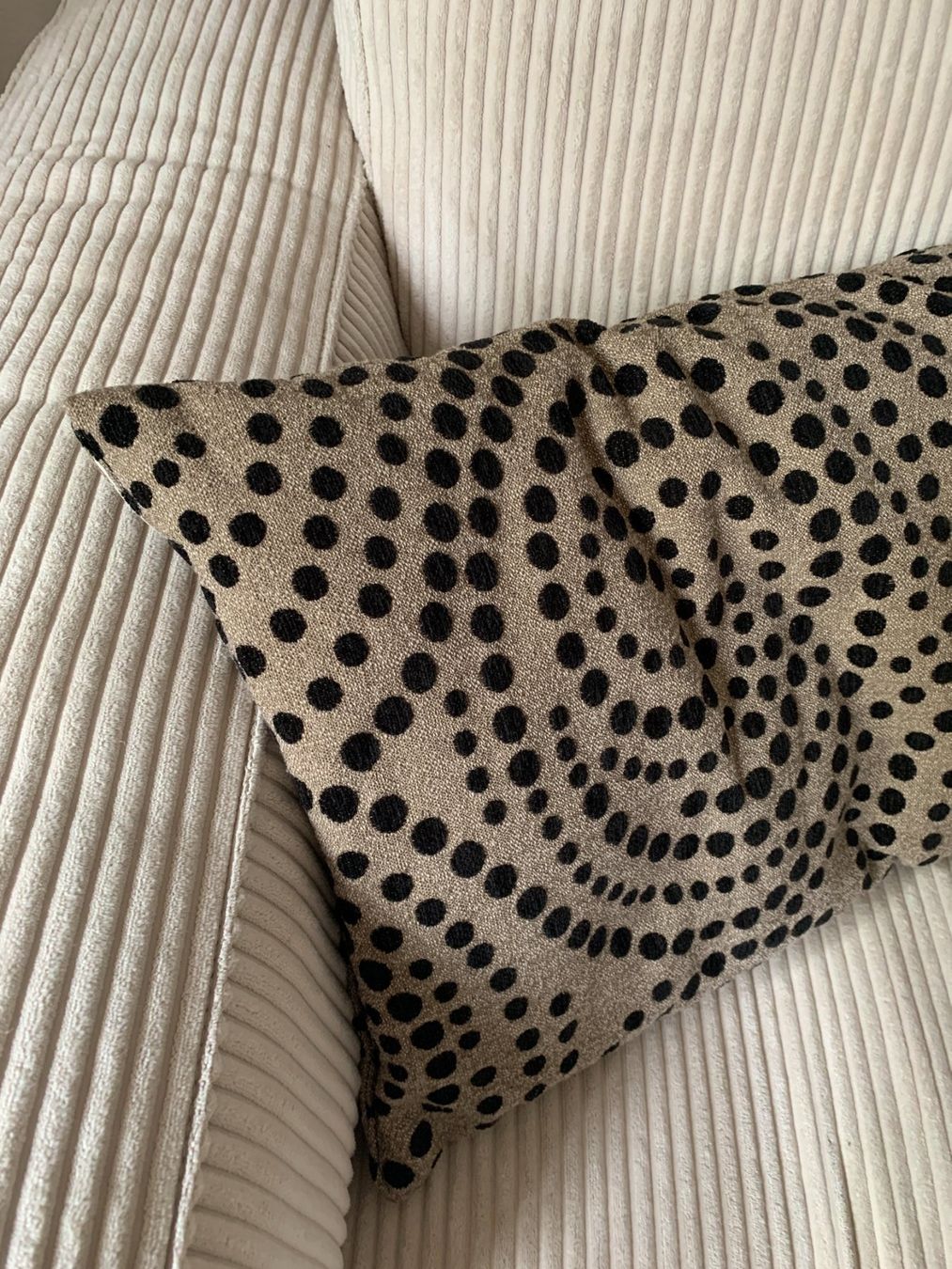 Interio Cuscini: INTERIO - 2 Deko Kissen beige-schwarz – Usato da Zürich venduto da Diazaio 1