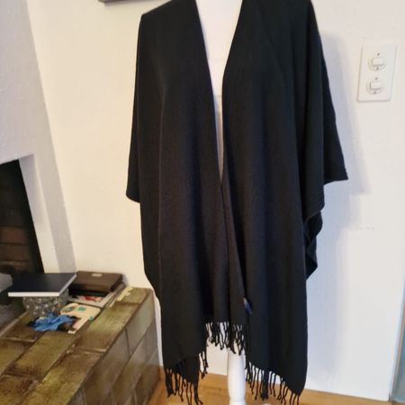 D&Bond Damen Poncho schwarz Winter Herbst Grösse S/M Fransen