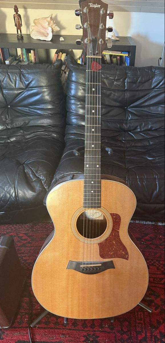 Taylor Strumenti musicali: Taylor 214e guitar + Sienna 16Pro amplifier  – Usato da Veyrier venduto da Elenevskiy 2