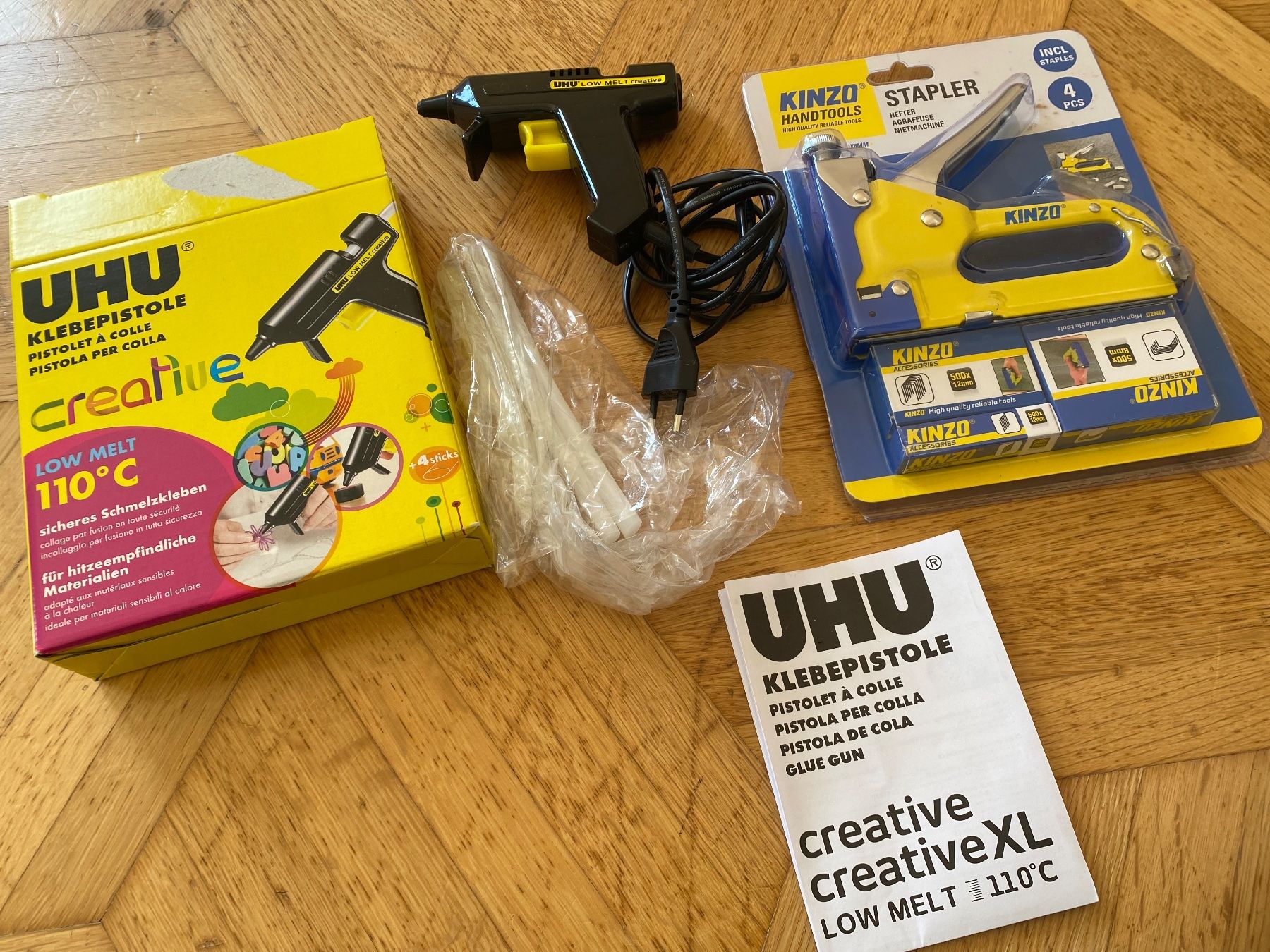 Bastelsets: Handtacker Tacker UHU heissklebepistole heissleimpistole – Neu (gemäss Beschreibung) aus Dottikon von 6571 1