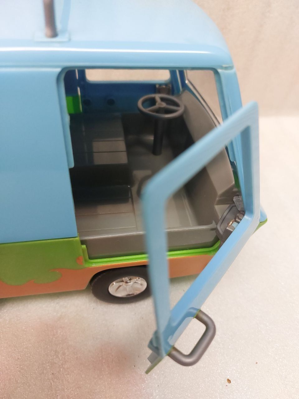 Giocattoli: Scooby-Doo Mystery Machine van with 4 characters - 2005 – Usato da Pambio Noranco venduto da TREBORLOP 6