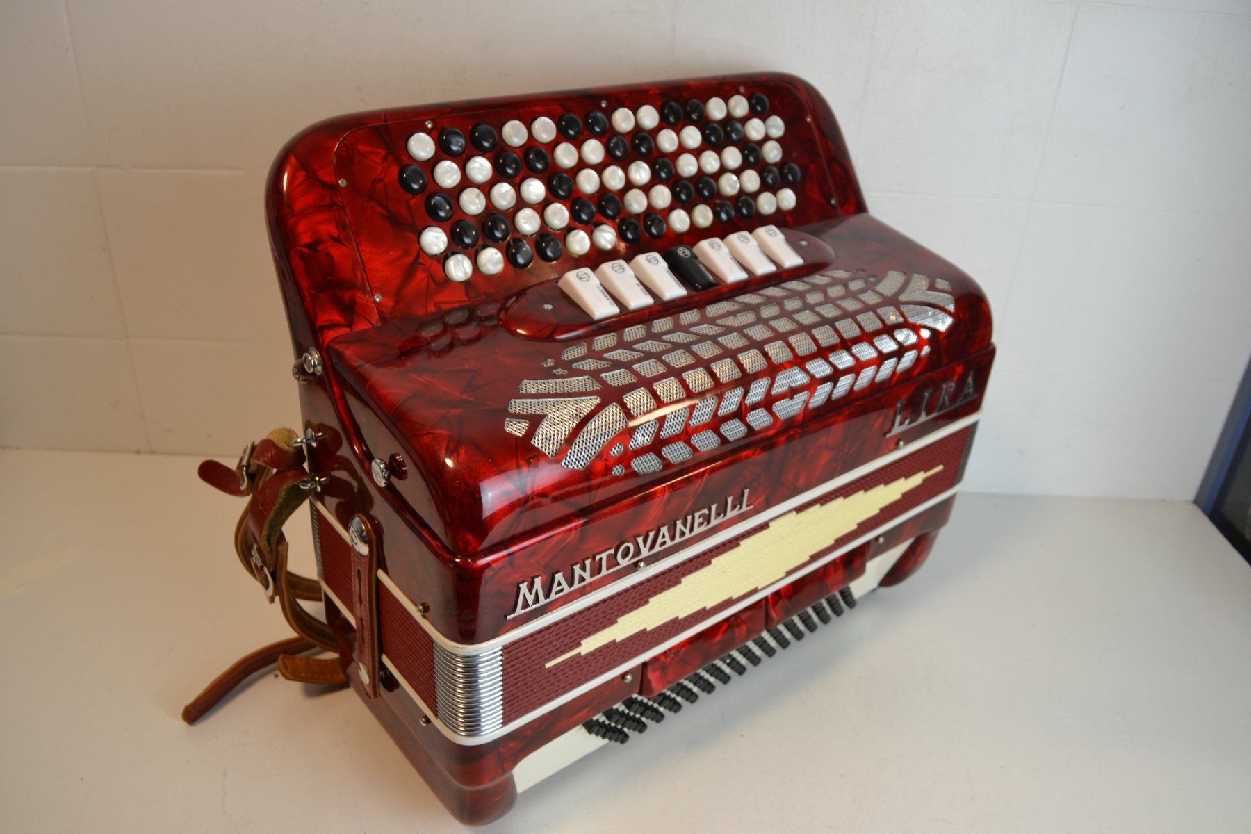 Strumenti musicali: Akkordeon chromatisch Mantovanelli Lira – Usato da Zürich venduto da baumusik 1