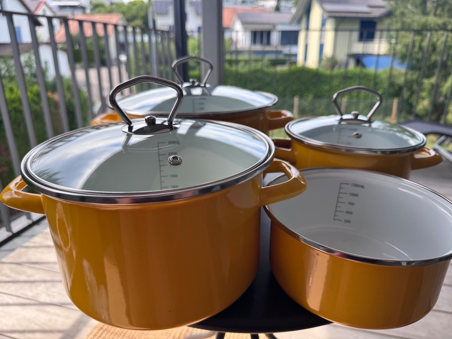 Töpfe: Kochtopfset gelb mit Deckel 4-teilig neuwertig – Neu und originalverpackt aus Müllheim Dorf von kat_9dnw 1