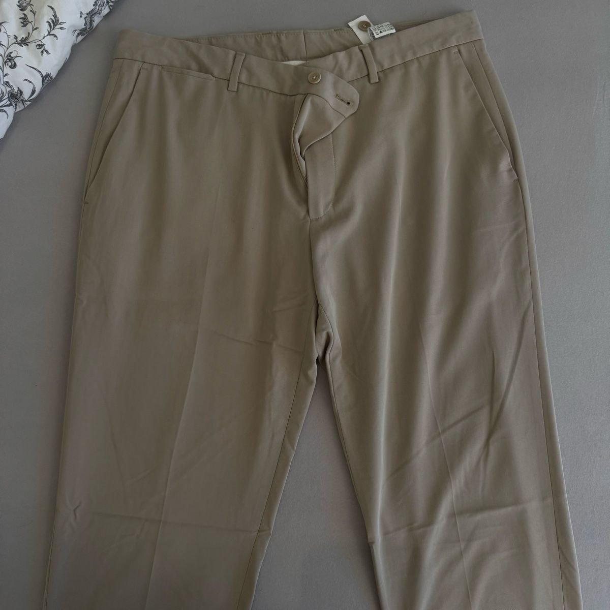 Zara Pantaloni: Elegante Hosen Beige Grösse 42 – Usato da Hinwil venduto da norisenya 2