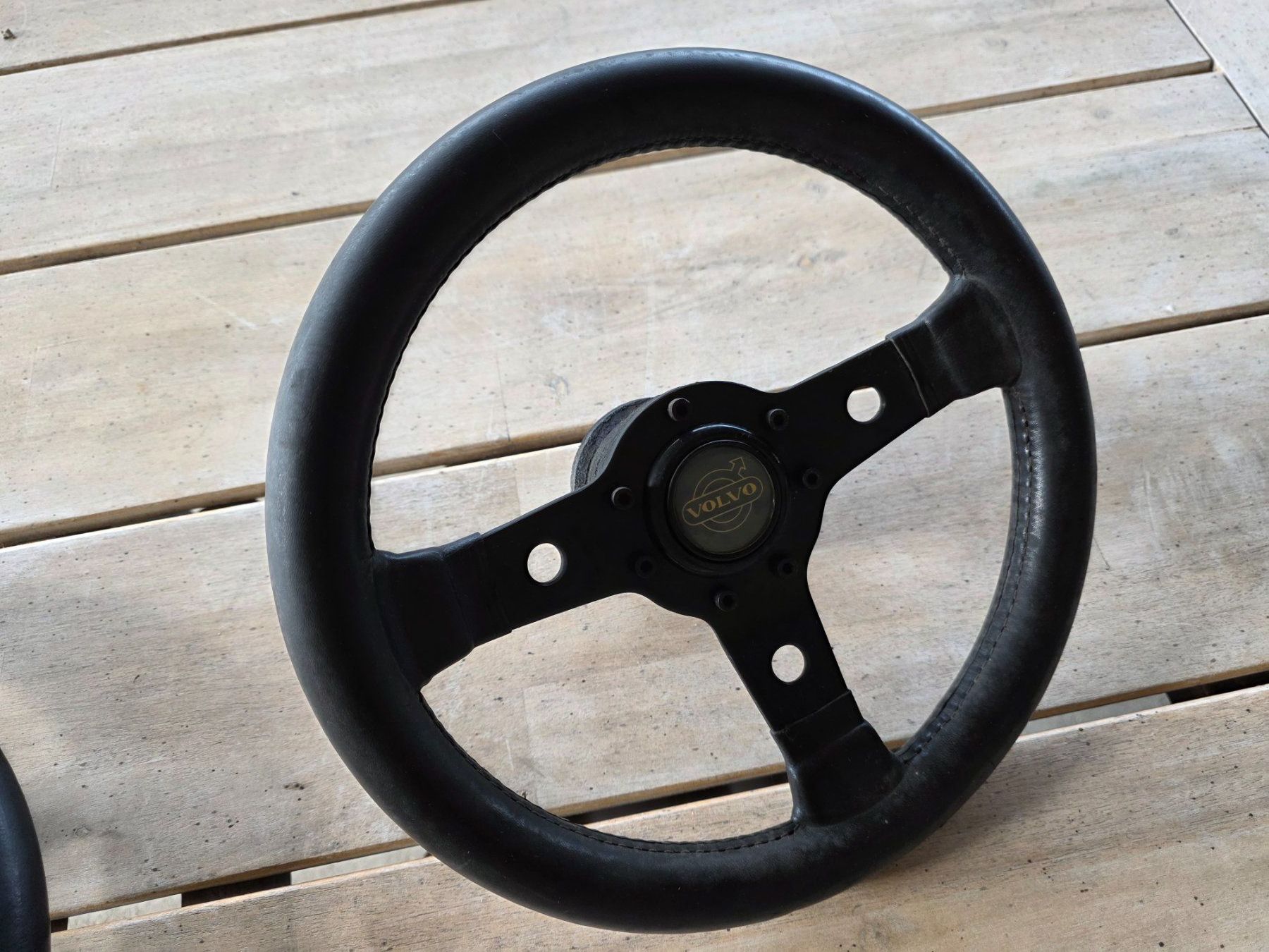 Volvo Alle Autoersatzteile: altes Oldtimer Lenkrad Auto Youngtimer Zubehör Volvo 31 cm – Gebraucht aus Walterswil BE von Lonitti