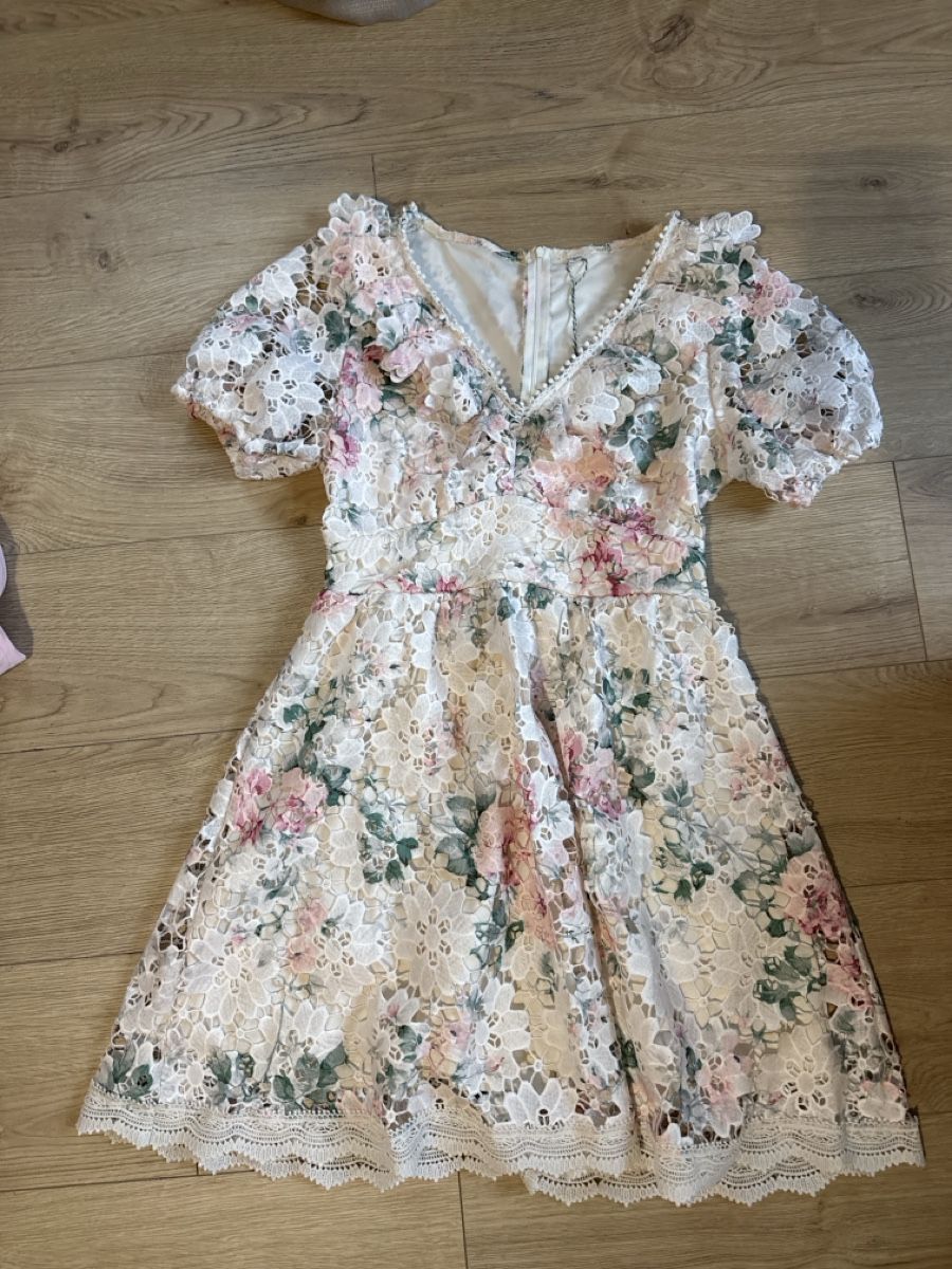 Robes: Robe taille L – D'occasion à Belmont-Lausanne par Michelle_Srdr_