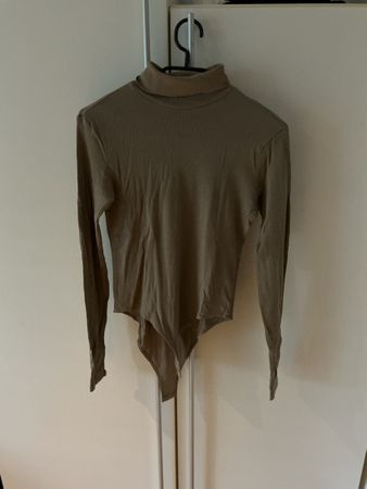 Body H&M Kragenpullover braun Grösse S neuwertig