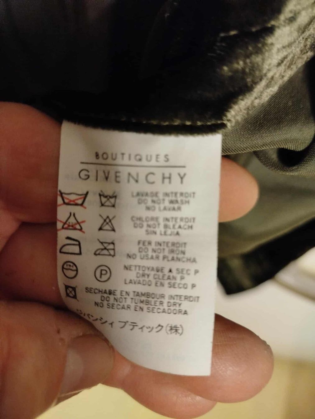 Giacche: Veste en velours Givenchy. – Usato da La Chaux-de-Fonds venduto da Emmaus2300CDF 3