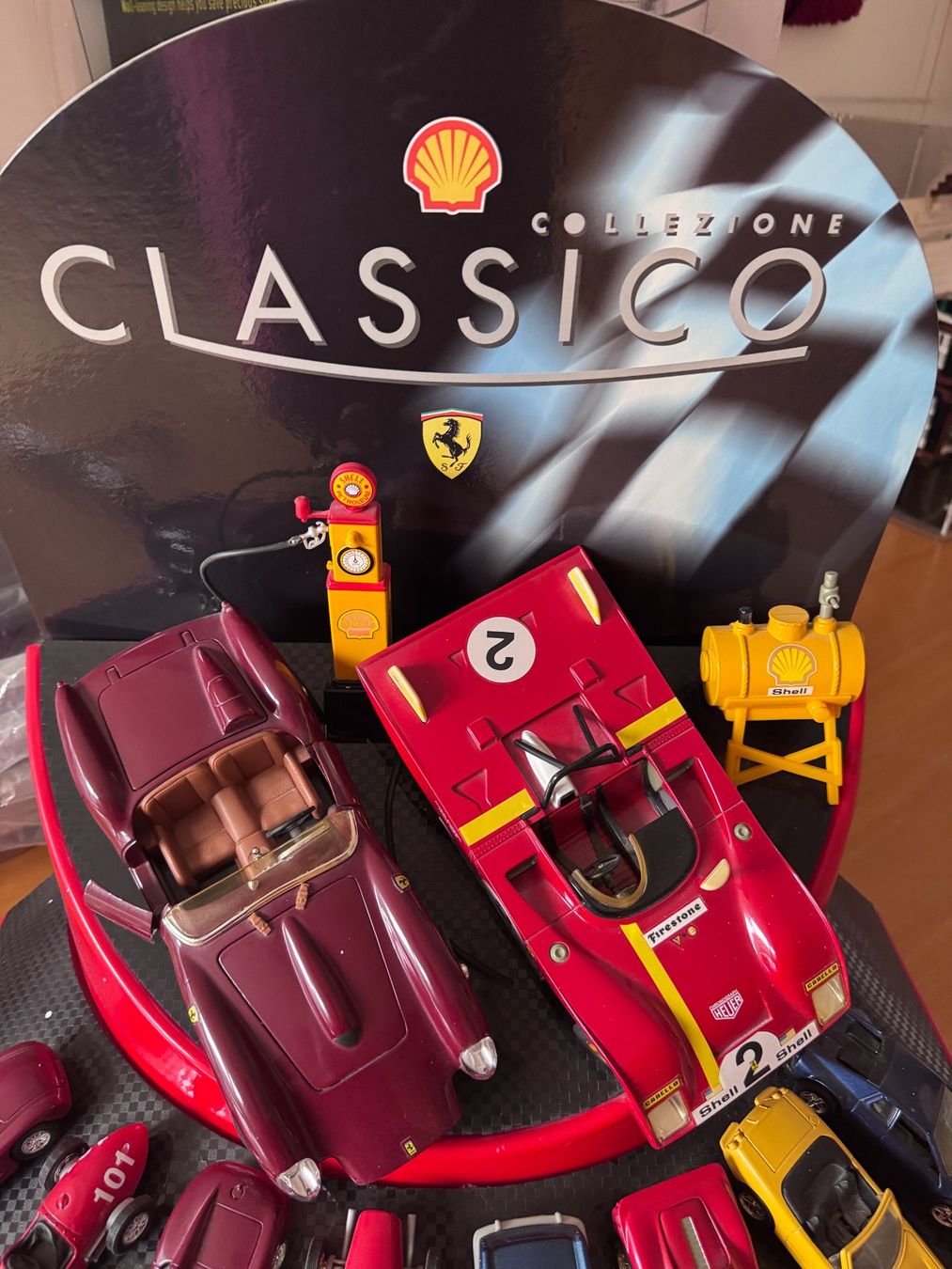 Ferrari Modellini d'auto: Shell "Collezione Classico" Ferrari Komplett-Set mit Display – Usato da Oberkulm venduto da Vw53 1