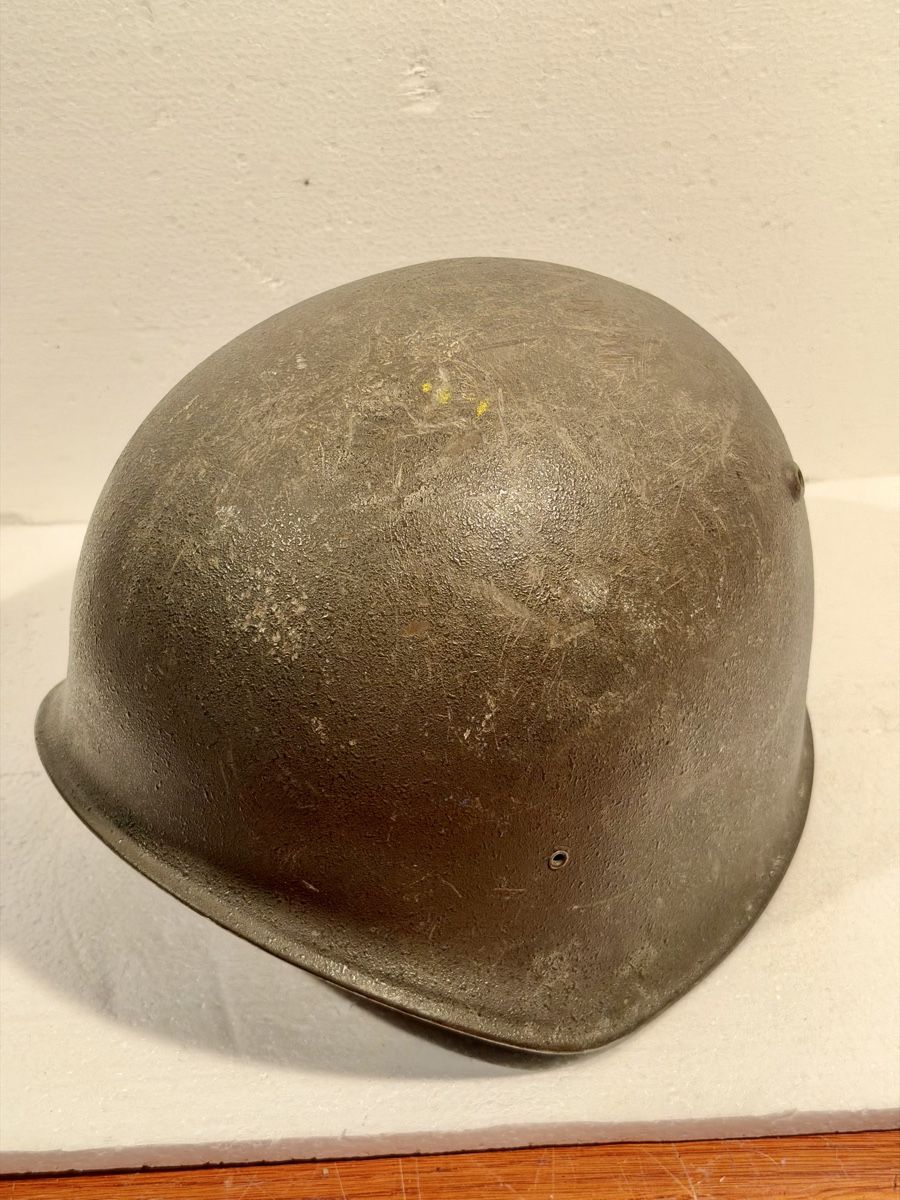 Uniformi & Effetti personali: Military helmet olive green leather strap – Usato da Lausanne venduto da artnouveau04 2