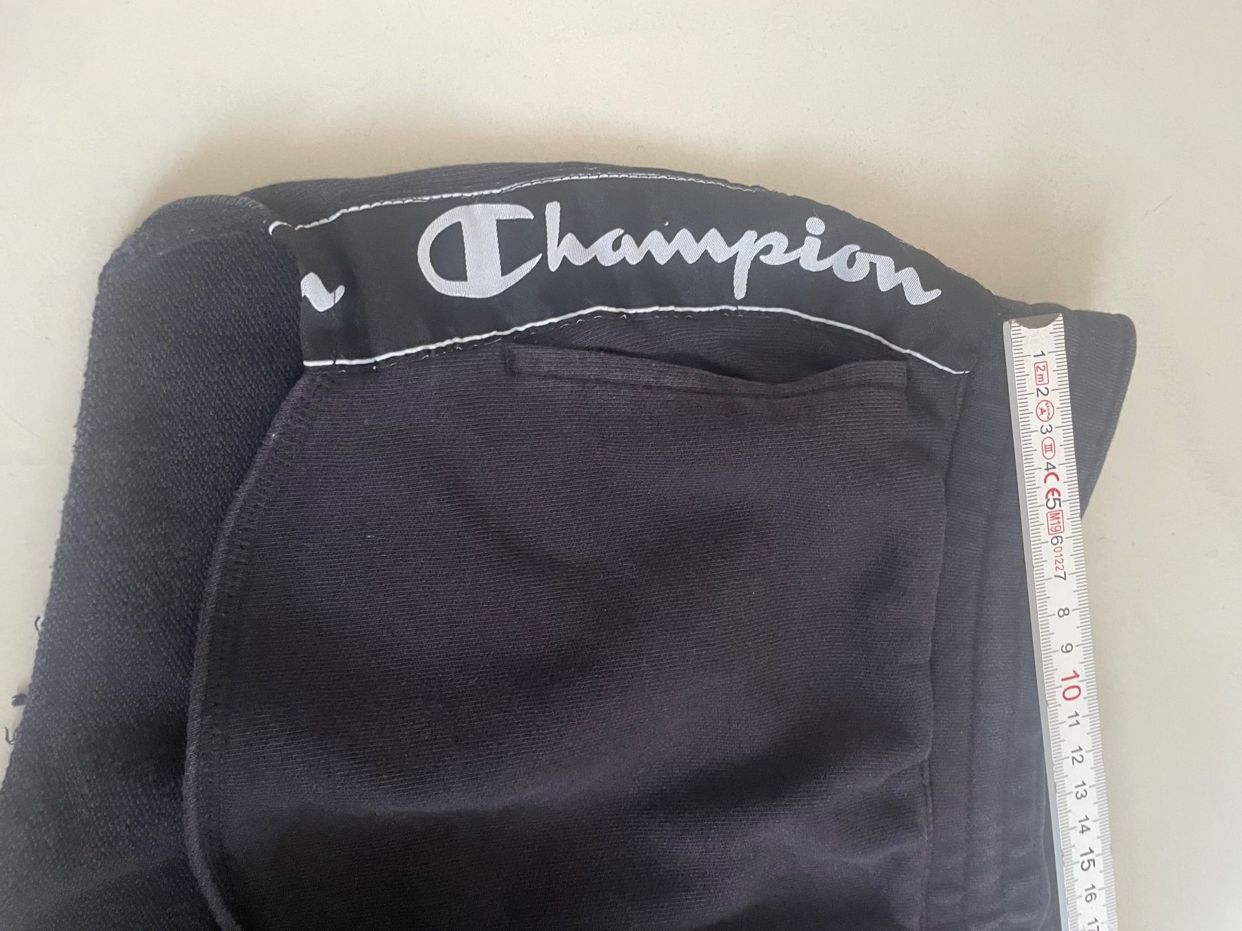 Champion Pantaloni: Champion Shorts – Usato da Minusio venduto da Pink222 2