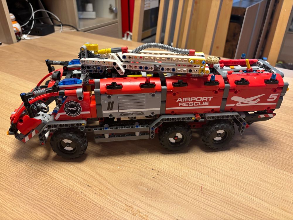 Lego Technic 42068 «Airport Rescue Vehicle» 40-Years Technic (Gebraucht ...