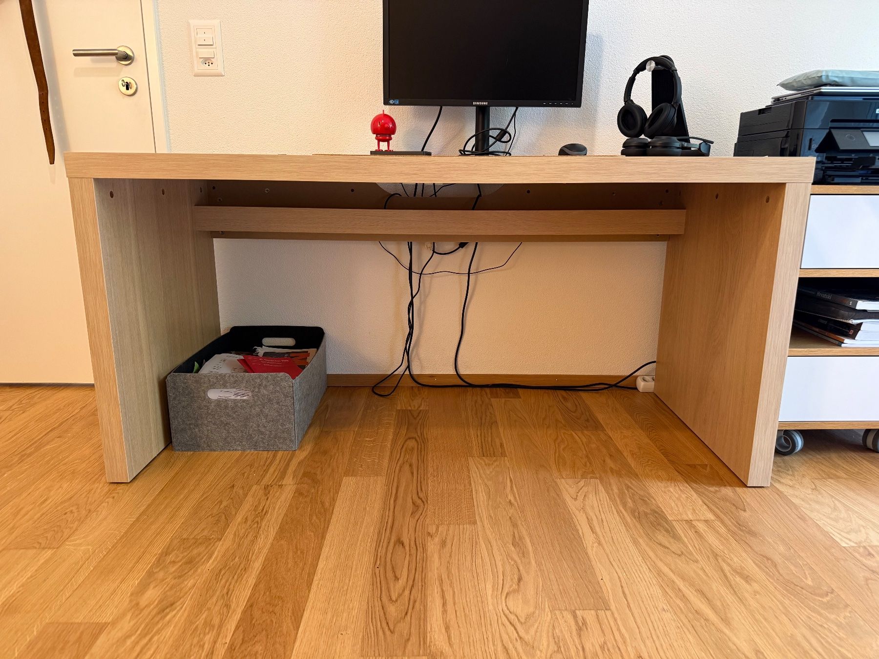 Bureaux: Schreibtisch "Malm" von IKEA in Eichenfurnier – D'occasion à Olten par Denis05 2