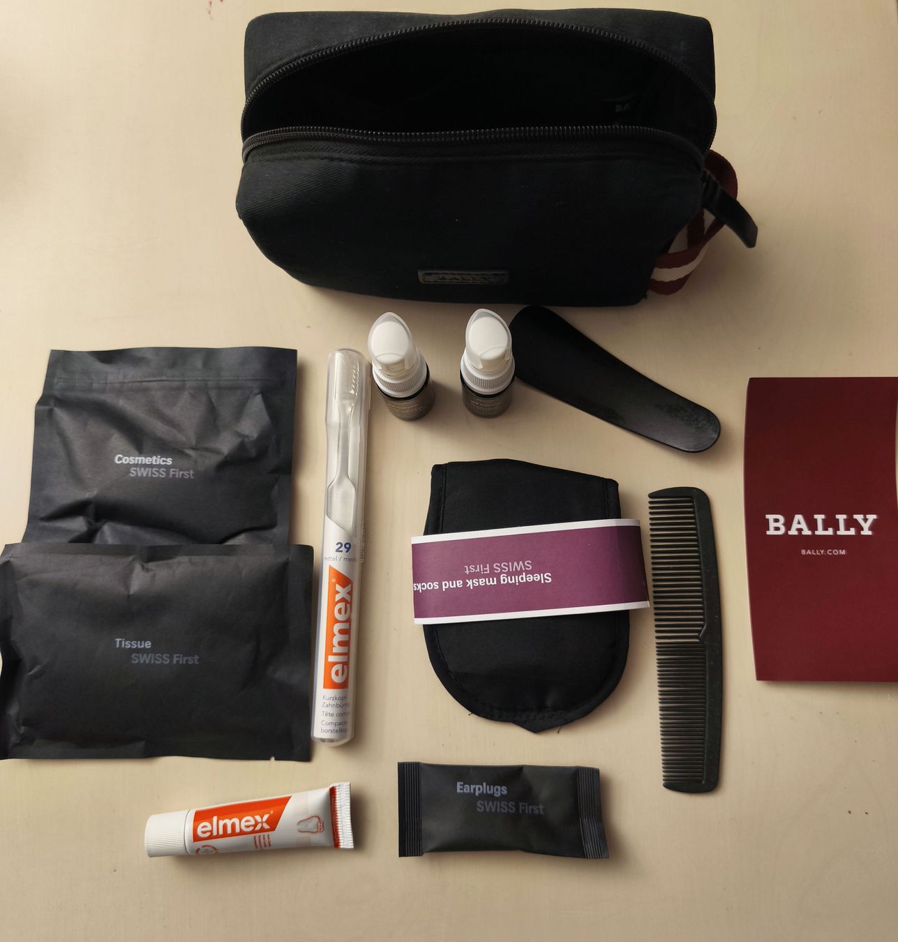 Bally Custodie per cosmetici: Bally Amenity Kit, Swiss First, neu. – Nuovo (secondo la descrizione) da Winterthur venduto da leovale