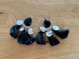 Ohrringe mit Quasten schwarz