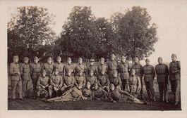 Soldaten posieren für Foto