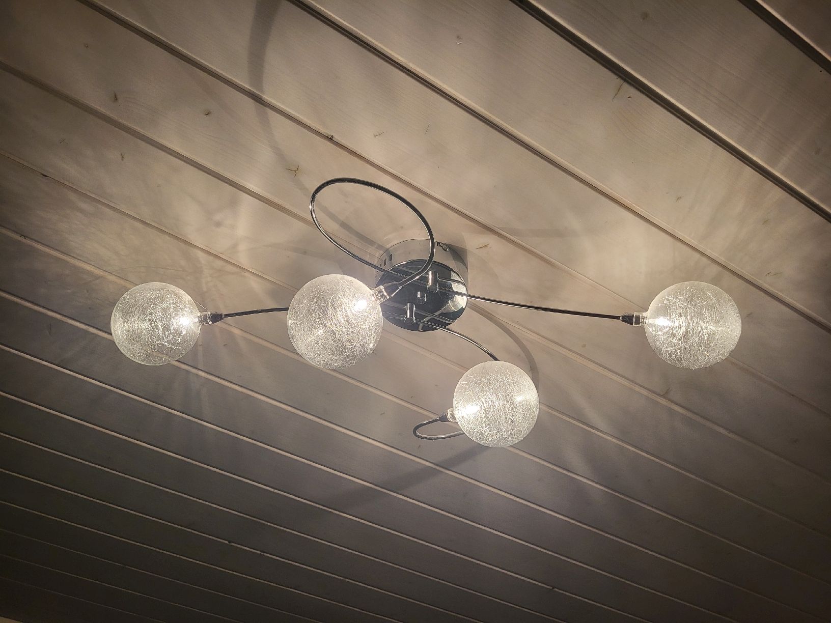 Lampen: Deckenlampe mit Glaskugeln, top Zustand – Neu (gemäss Beschreibung) aus Buchrain von Mel_Sp