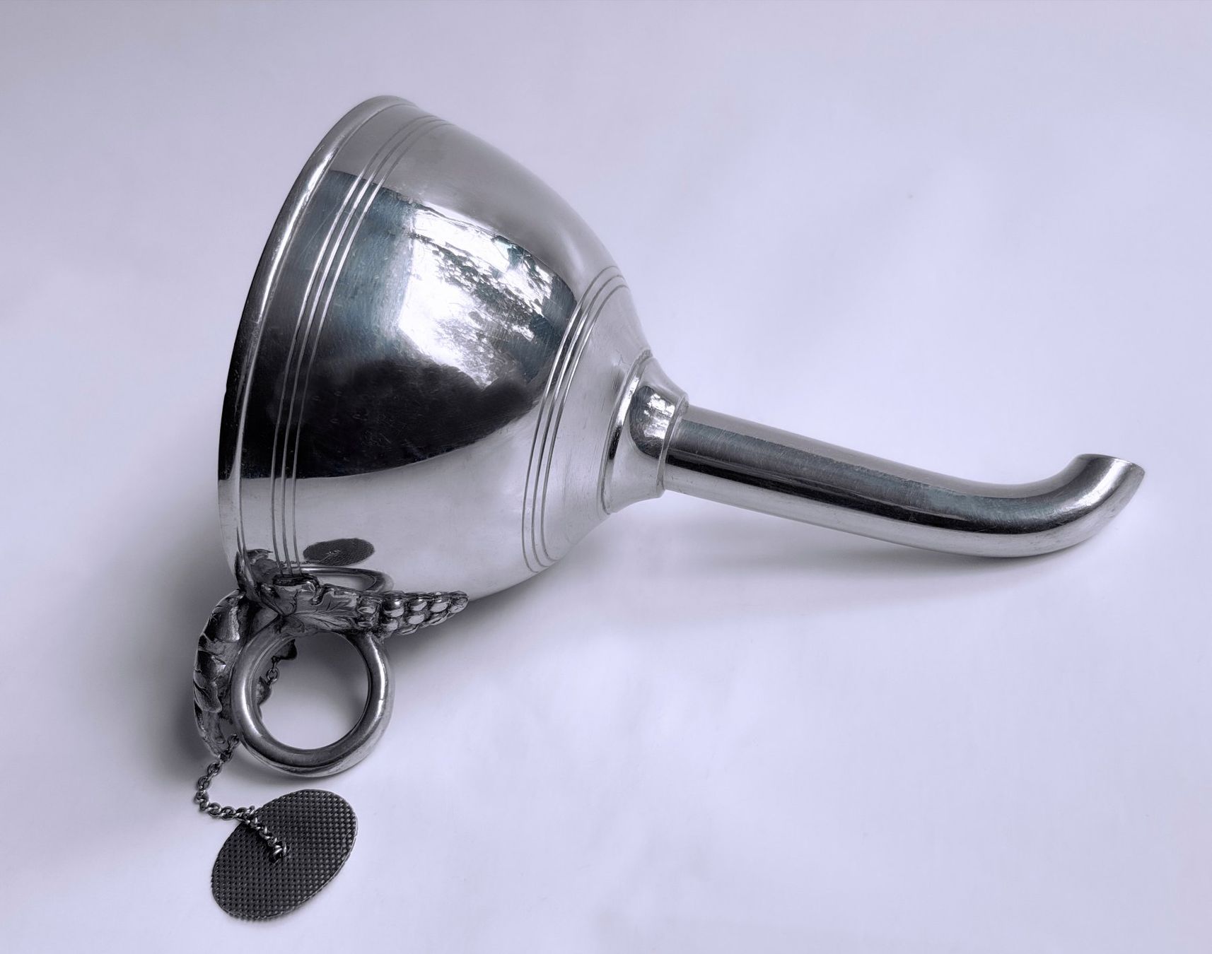 Autres appareils anciens: Weindekantiertrichter (oder Wein-Trichter)***** – D'occasion à Dübendorf par Orchid-Sonate