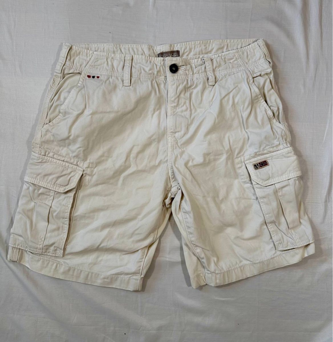 Napapijri Pantalons: Napapijri Kurzehose – D'occasion à Pfäffikon ZH par Nataliia.