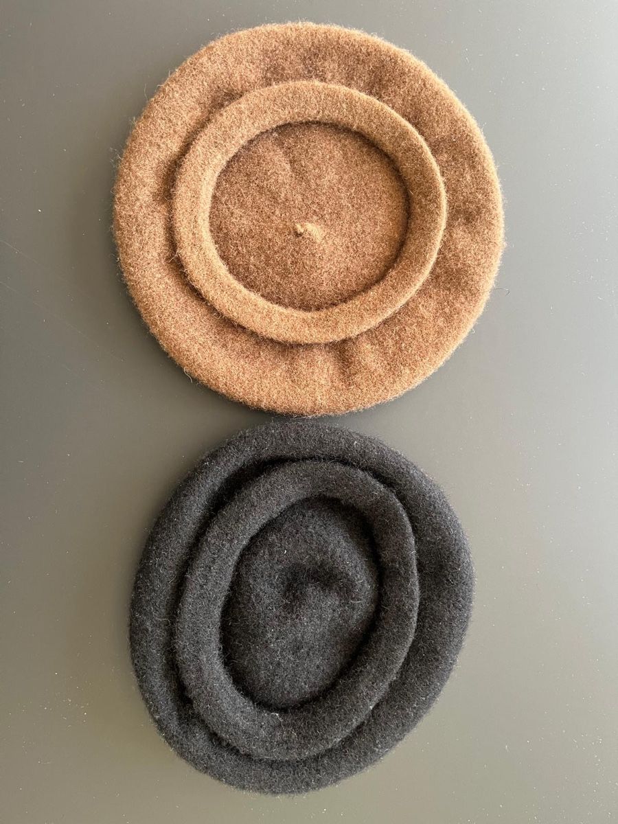 Copricapi, berretti & cappellini: Chic Winter Berets Set 6-12M Brown & Black, Wool Blend Style – Usato da Wilen b. Wollerau venduto da seb_s6jm 1