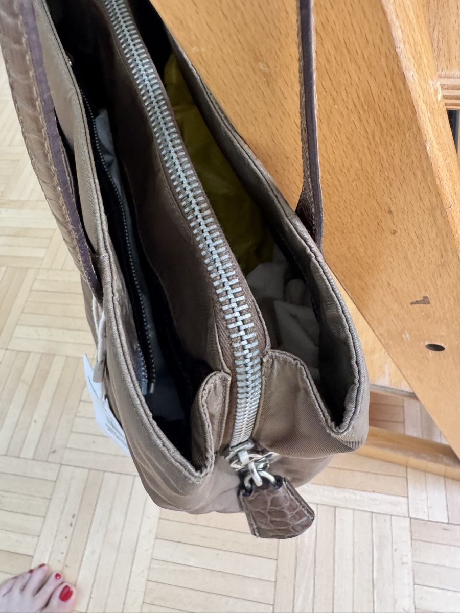 Prada Borse da donna: PRADA vintage bag from Y2K era – Usato da Bern venduto da ili_bg5s 4