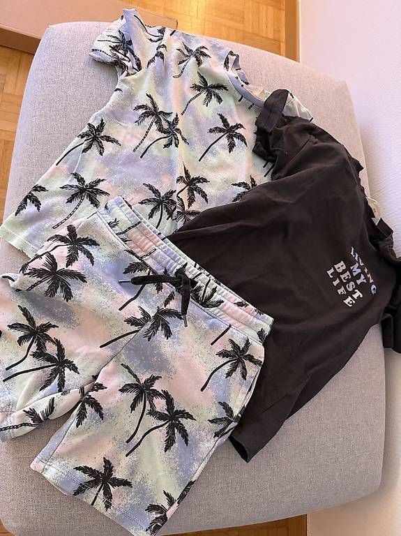Lotti & Set di vestiti: H&M Set Gr. 104/110 – Usato da Küsnacht ZH venduto da Leen