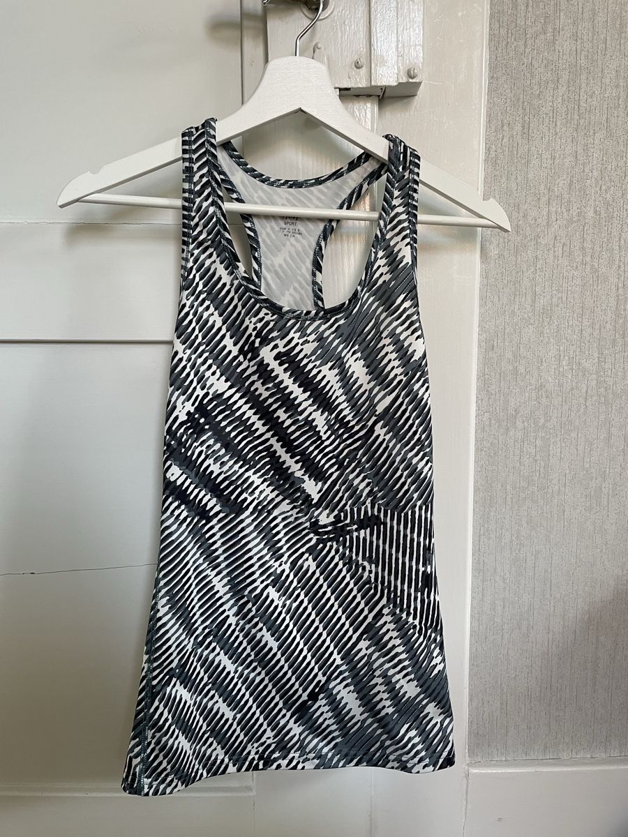 H&M Top: Sporttop H&M Gr. S – Usato da Bern venduto da anoouukk