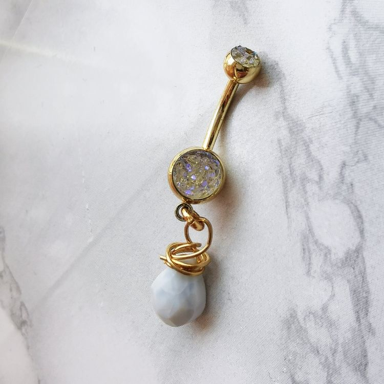 Bauchnabel Piercing Gold Duzzy mit Chalcedony Stein (Gebraucht) in ...