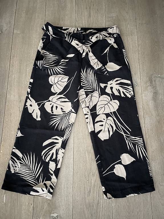 Pantaloni: Culotte 7/8 Gr.38 – Usato da Alpnach Dorf venduto da rerifeme 3