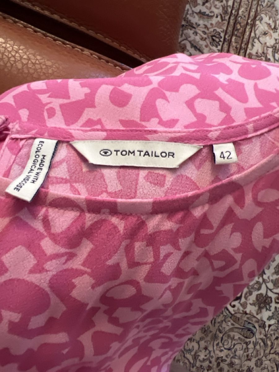 Tom Tailor Robes: 1 robe rose Tom Tailor taille 42 selon photos – D'occasion à Charmey (Gruyère) par Rolando6 2